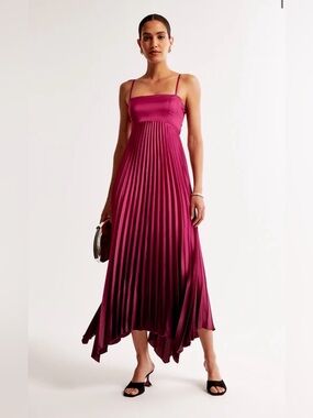 Abercrombie & Fitch
The A&F Giselle Clasp-Back Pleated Midi Dress in pink ombré